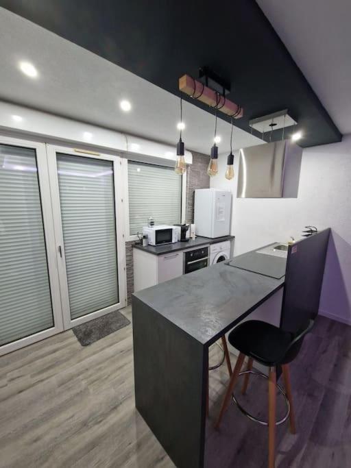 Logement Atypique & Parking Gratuit เฌ็กซ์ ภายนอก รูปภาพ