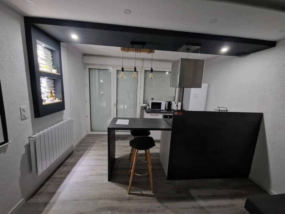 Logement Atypique & Parking Gratuit เฌ็กซ์ ภายนอก รูปภาพ