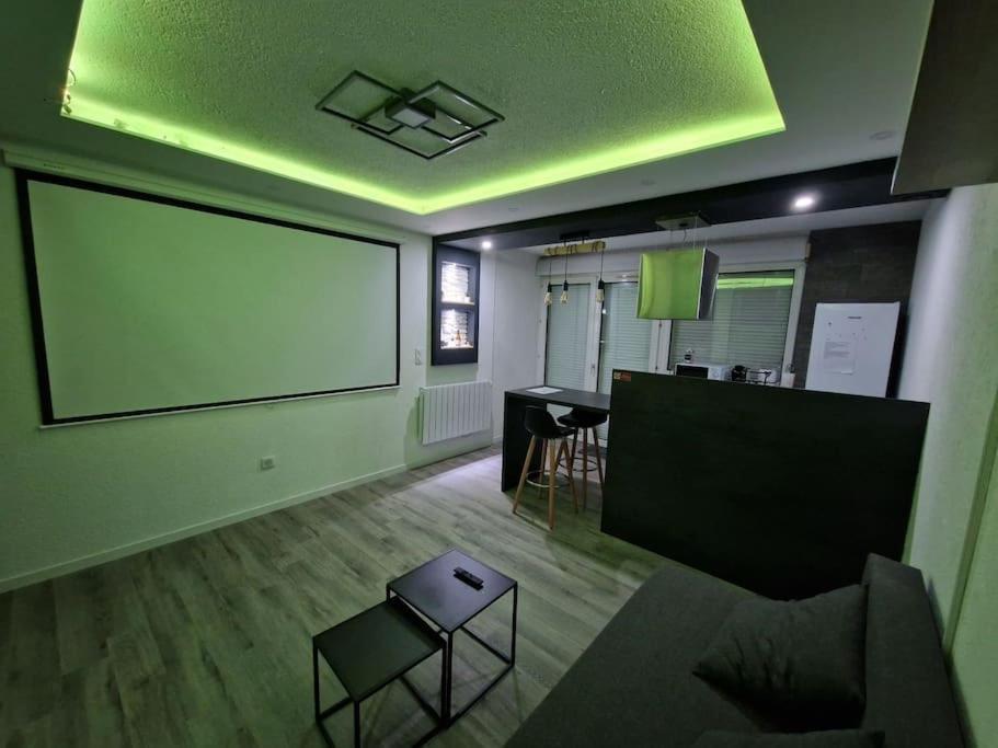 Logement Atypique & Parking Gratuit เฌ็กซ์ ภายนอก รูปภาพ